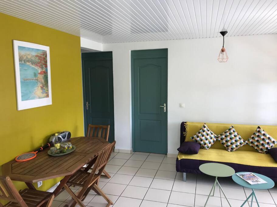 Case A Lili, Joli Bas De Villa Face A La Mer. Terre-De-Haut Exterior photo